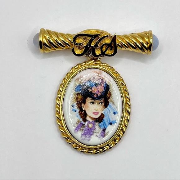 Avon Jewelry - Signed Vintage Avon 1996-1997 "President's Club" Porcelain Portrait Cameo Brooch